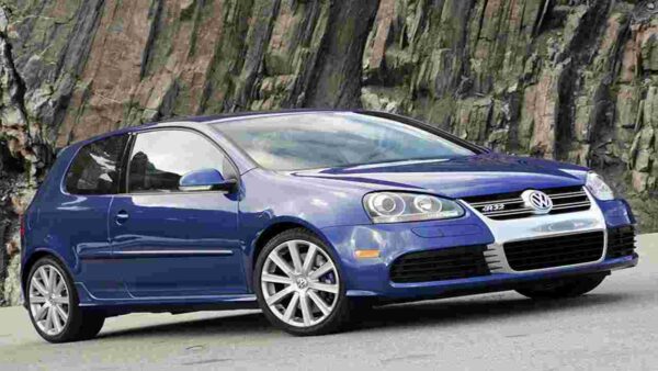 The Fivem Volkswagen Golf R32 Car is a perfect blend of performance, technology, and style. Whether you’re cruising through city streets or taking